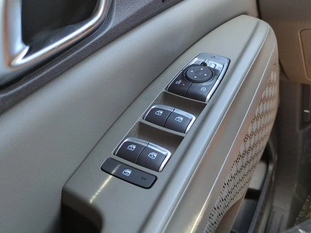 New 2026 Ceramic Silver Kia EX image 23