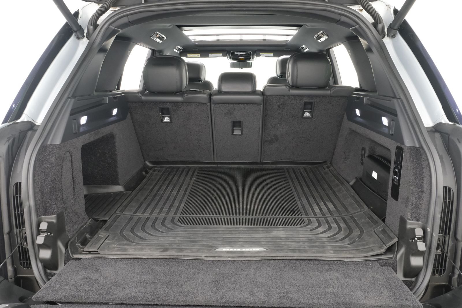 Used 2023 Silver Land Rover SE image 37