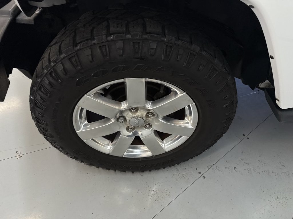 Used 2017 Bright White Clearcoat Jeep Unlimited Sahara image 28