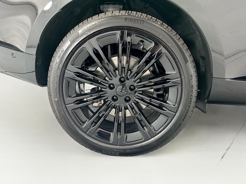 New 2026 Santorini Black Land Rover SE image 32
