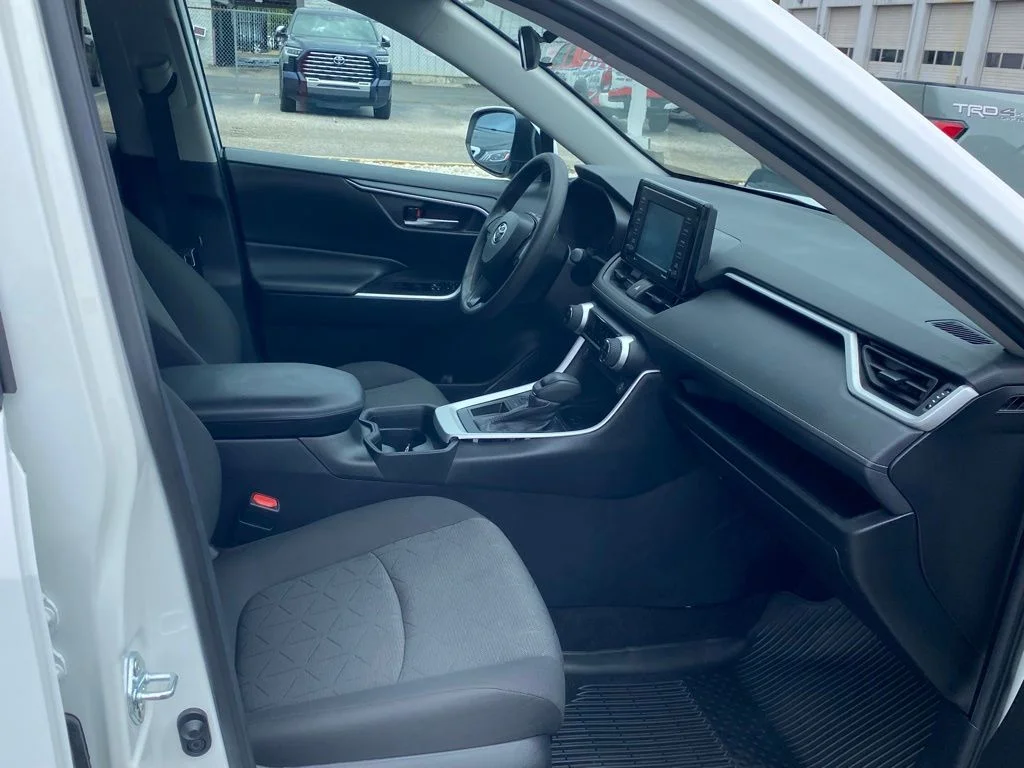 Used 2021 White Toyota XLE image 17