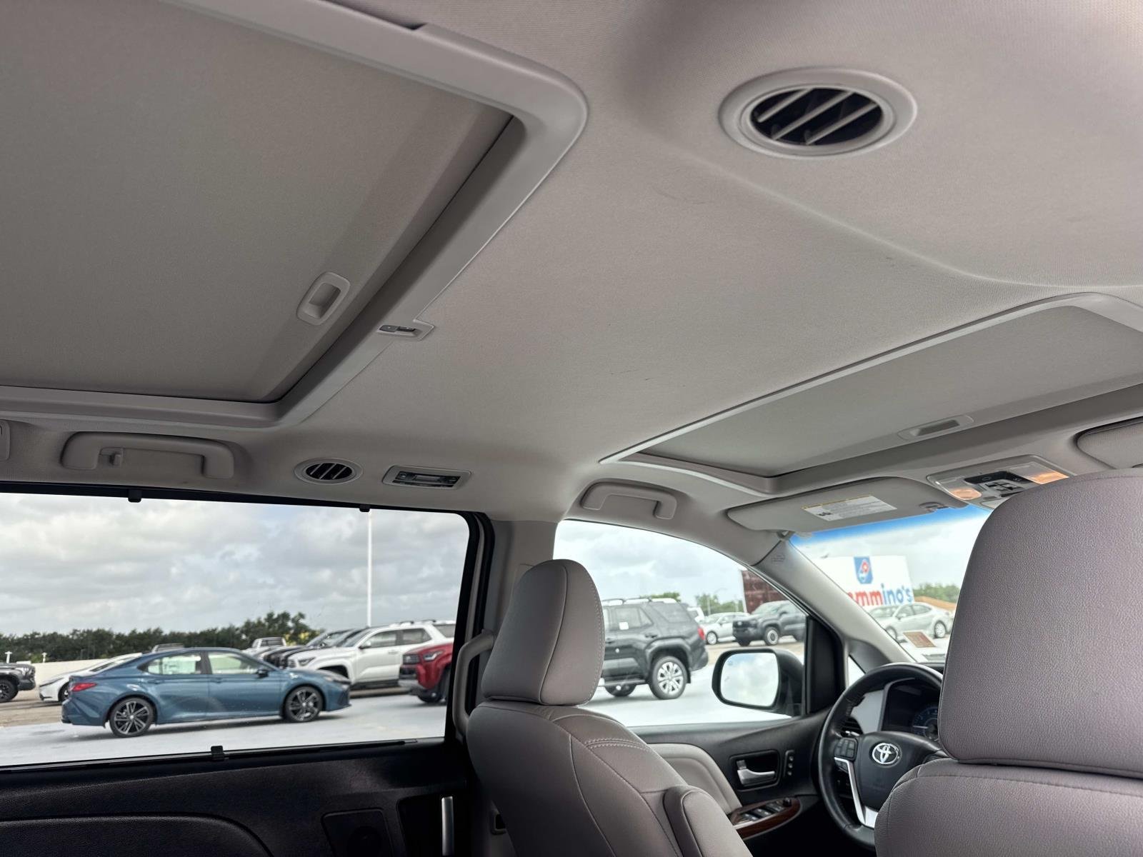 Used 2017 Blizzard Pearl Toyota Limited 7-Passenger image 10