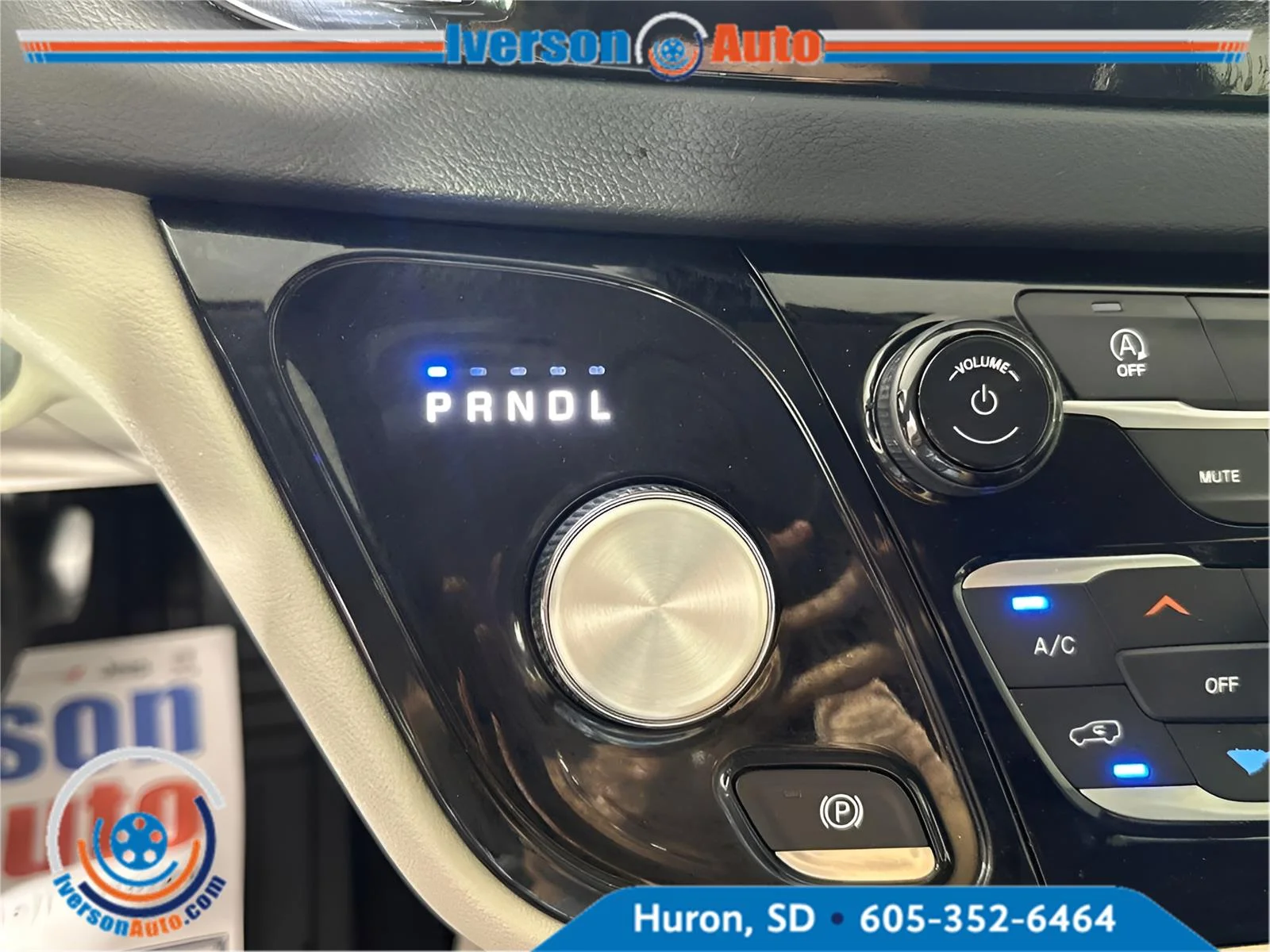 Used 2020 Brilliant Black Crystal Pearlcoat Chrysler LXI image 23