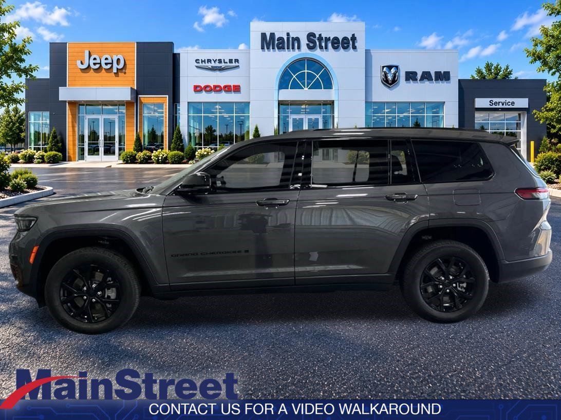 Used 2024 Baltic Gray Metallic Clearcoat Jeep Altitude image 2