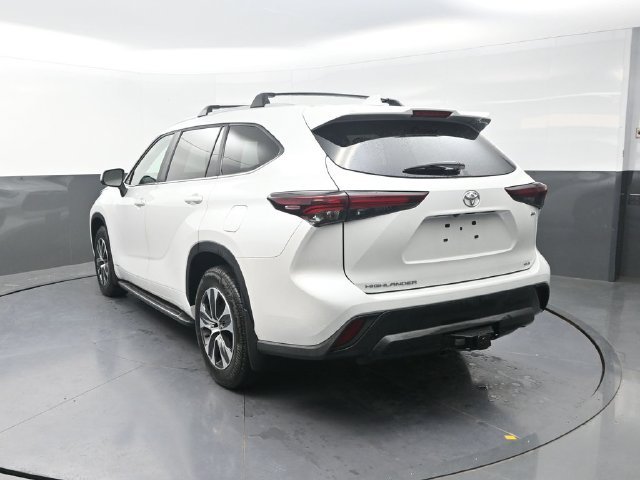 Used 2026 Beige Toyota XLE image 6
