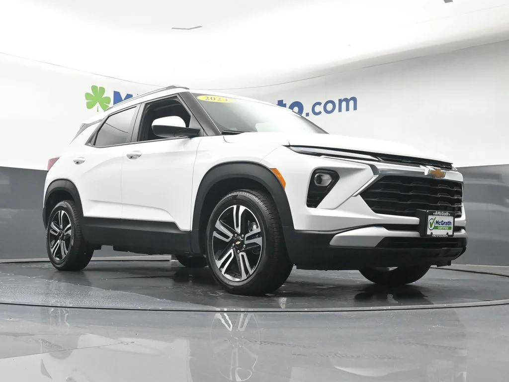 Used 2024 White Chevrolet LT image 26