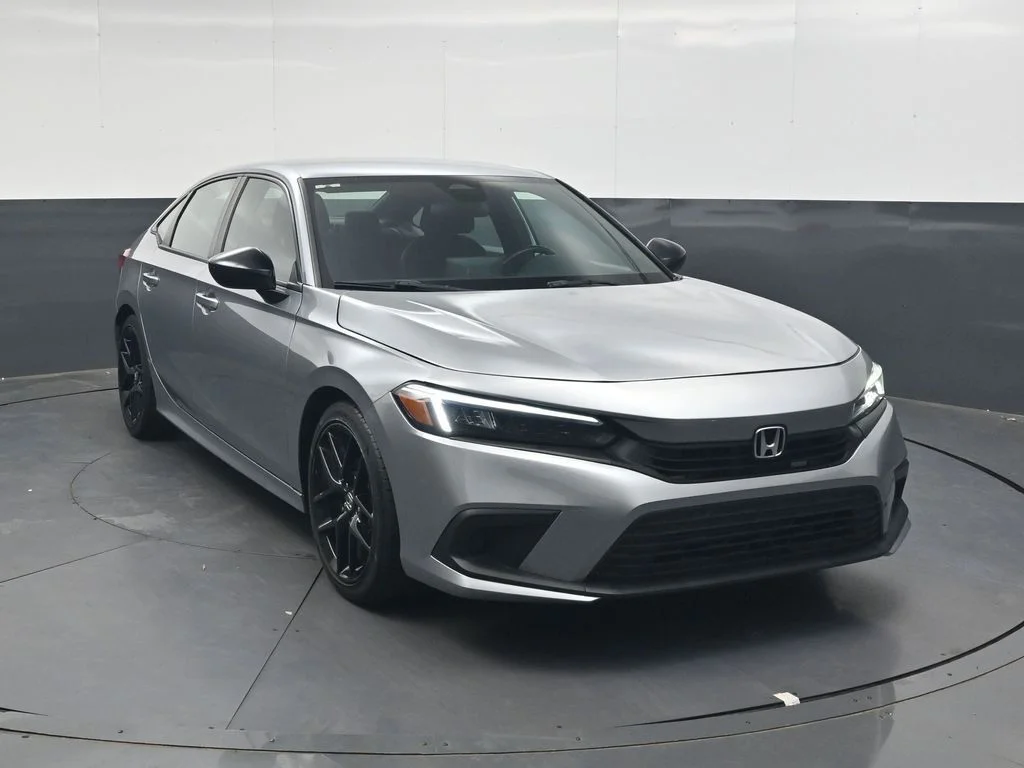 Used 2024  Honda Sport image 2