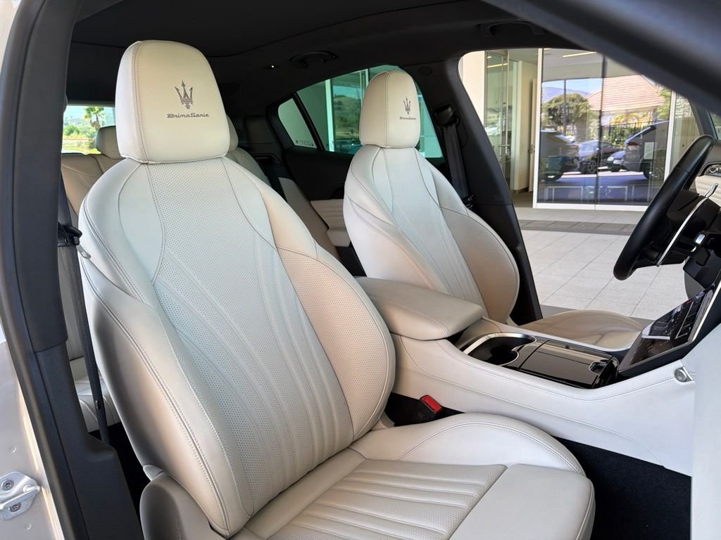 Certified Used 2023 Grigio Cangiante Tri-Coat Maserati Modena image 18