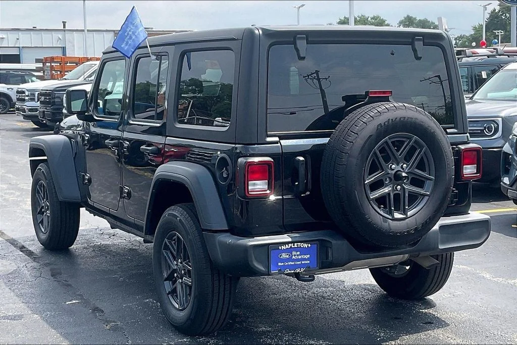 Used 2024 Black Jeep Sport S image 10