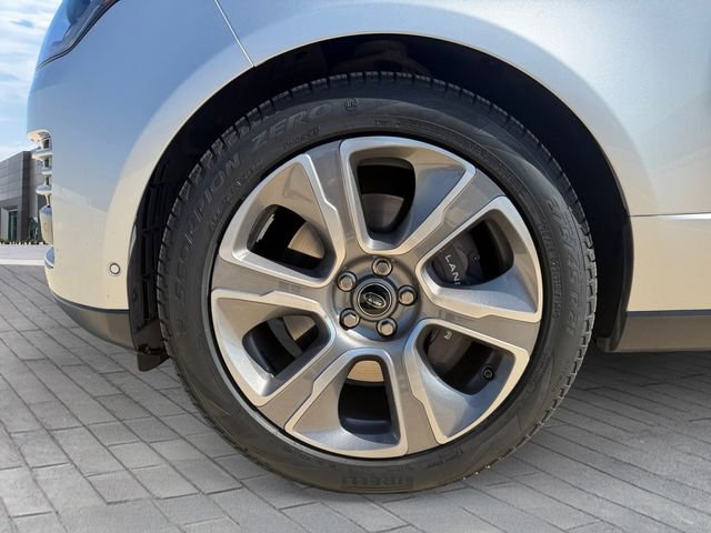 Used 2019 Silver Land Rover 5.0L V8 Supercharged image 9