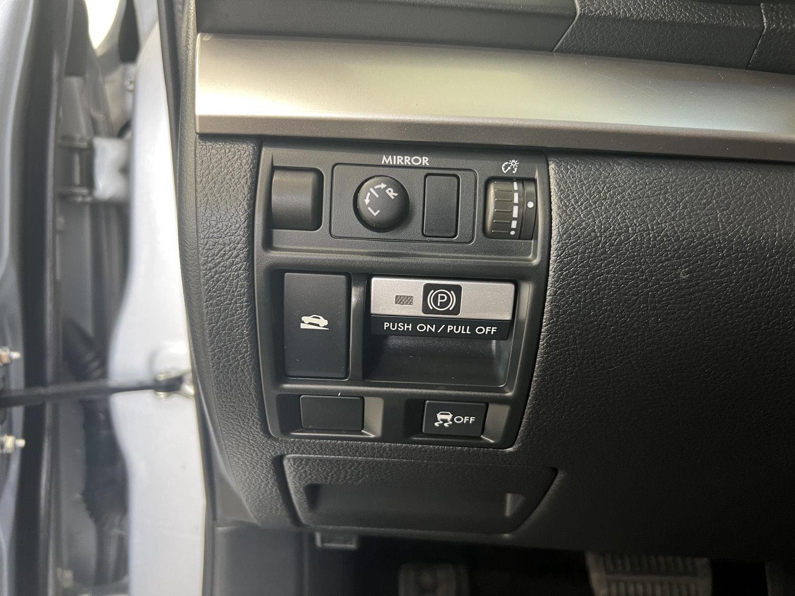 Used 2014 Ice Silver Metallic Subaru 2.5i Premium image 14