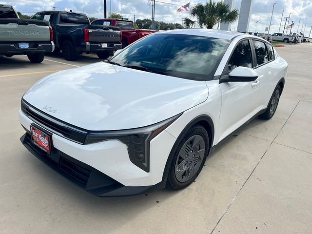 Used 2025 White Kia LX image 3