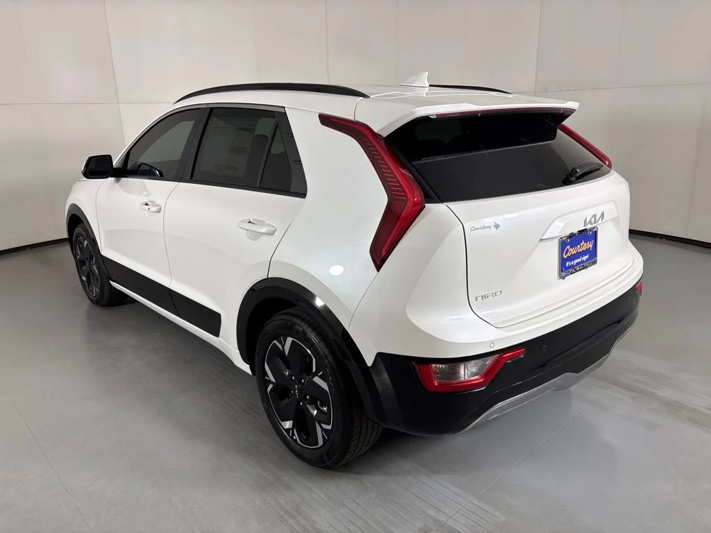 New 2026 Snow White Pearl Kia WIND image 6