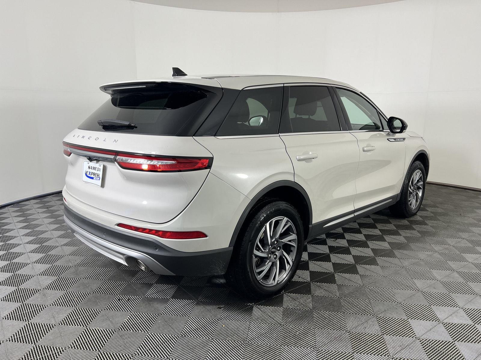 Used 2023 Ceramic Pearl Lincoln Standard image 11
