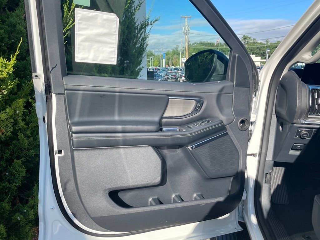 New 2027 Star White Metallic Tri-Coat Ford MAX Platinum image 8