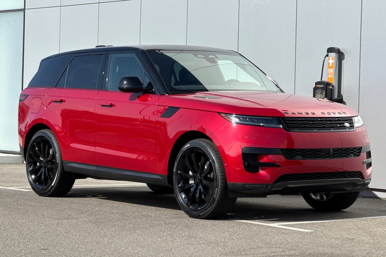 New 2026 Firenze Red Land Rover SE image 7