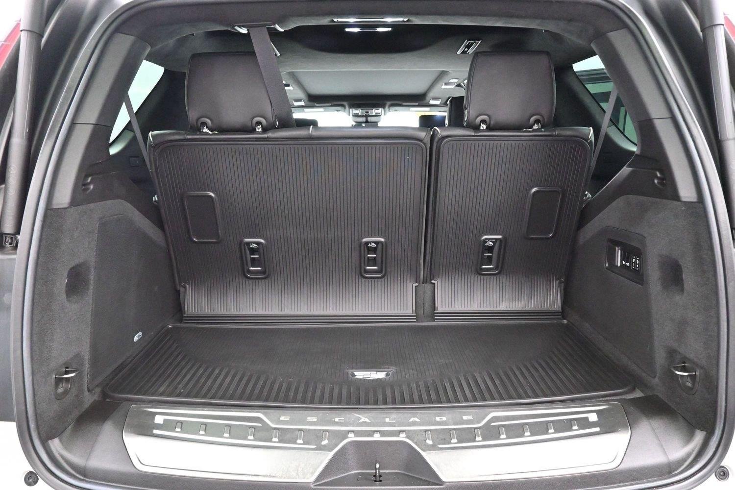 Used 2021 CRYSTAL WHITE TRICOAT Cadillac Sport Platinum image 10