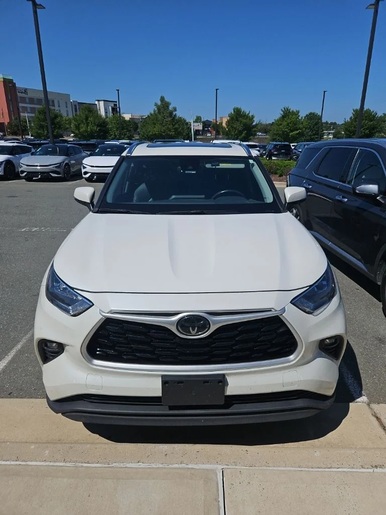 Used 2020 White Toyota XLE image 2