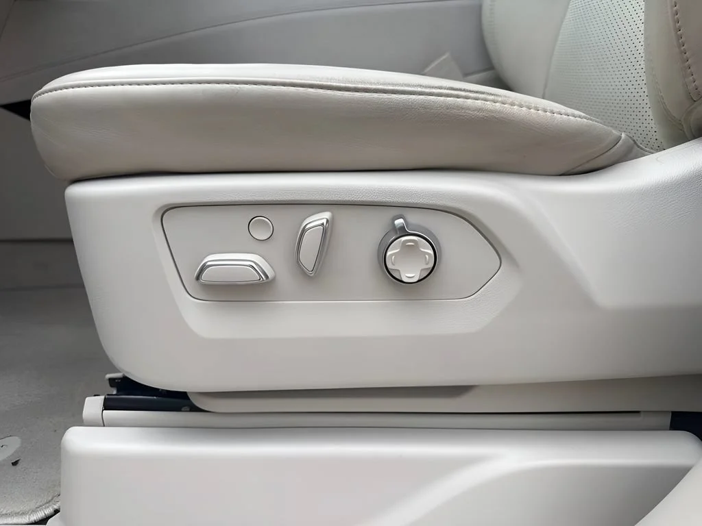 Used 2023 Crystal White Tricoat Cadillac Sport Platinum image 10
