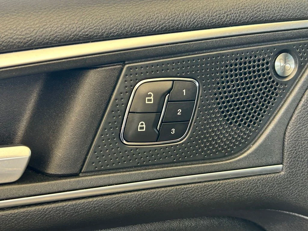 Used 2019 Blue Ford Titanium image 38