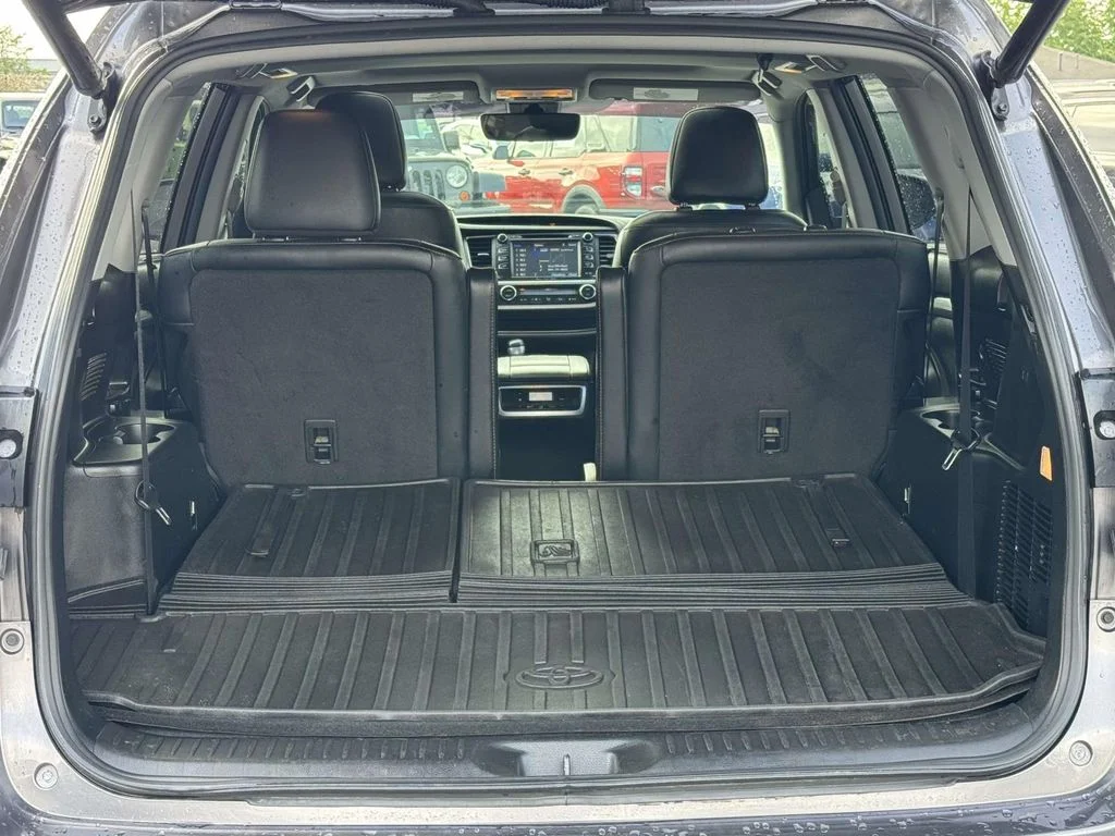 Used 2019 Gray Toyota XLE image 29