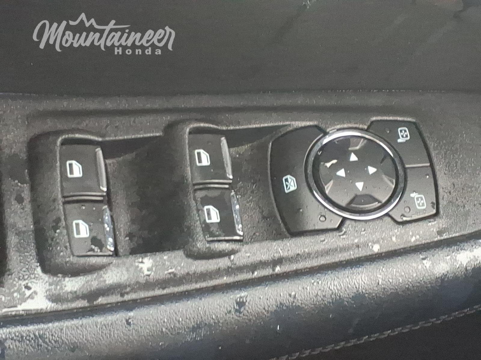 Used 2022 Agate Black Ford SEL image 40