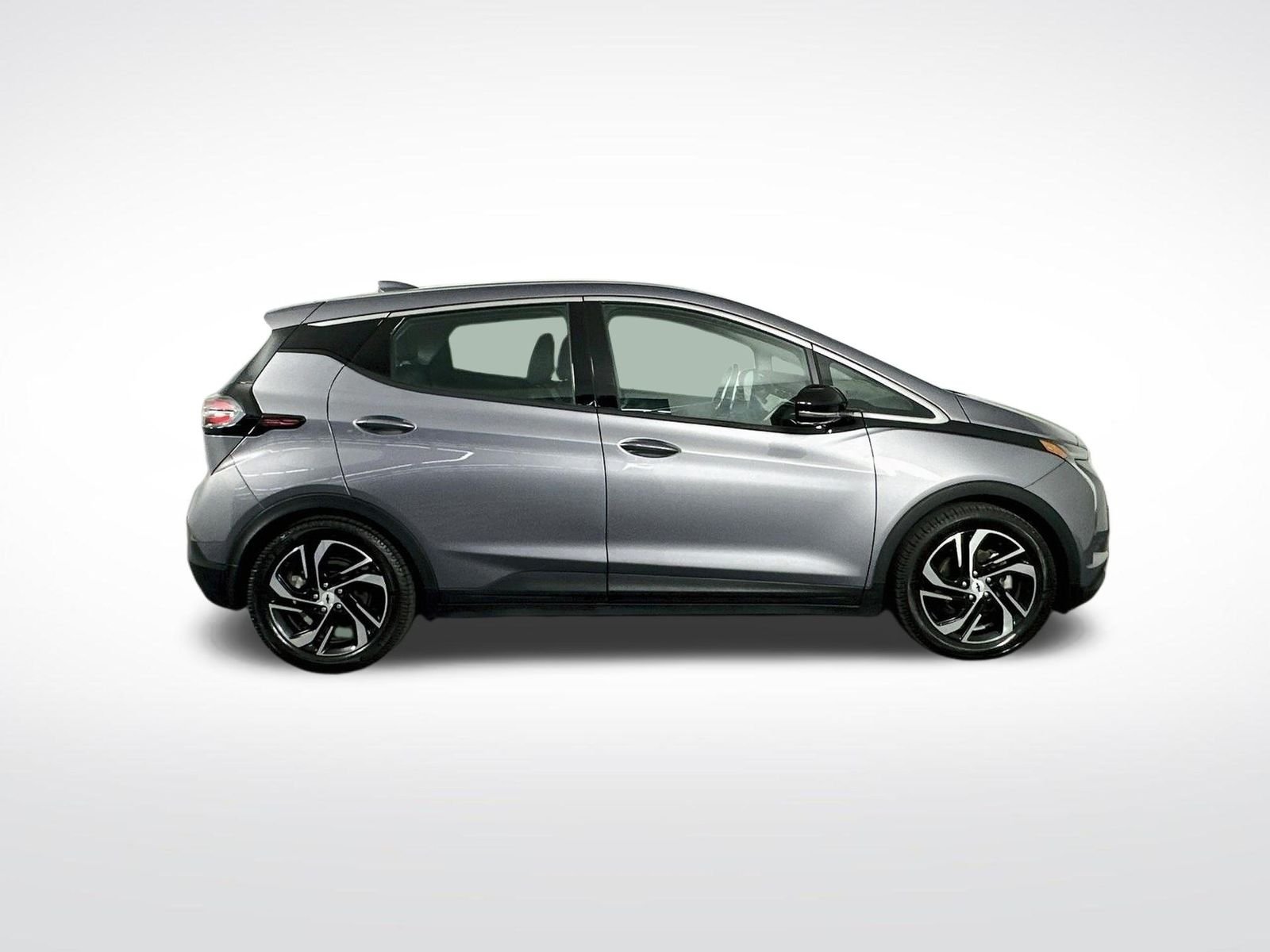 Used 2023 Gray Ghost Metallic Chevrolet 2LT image 9