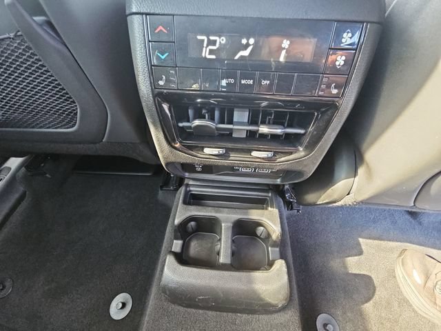 Used 2022  Jeep Limited image 24