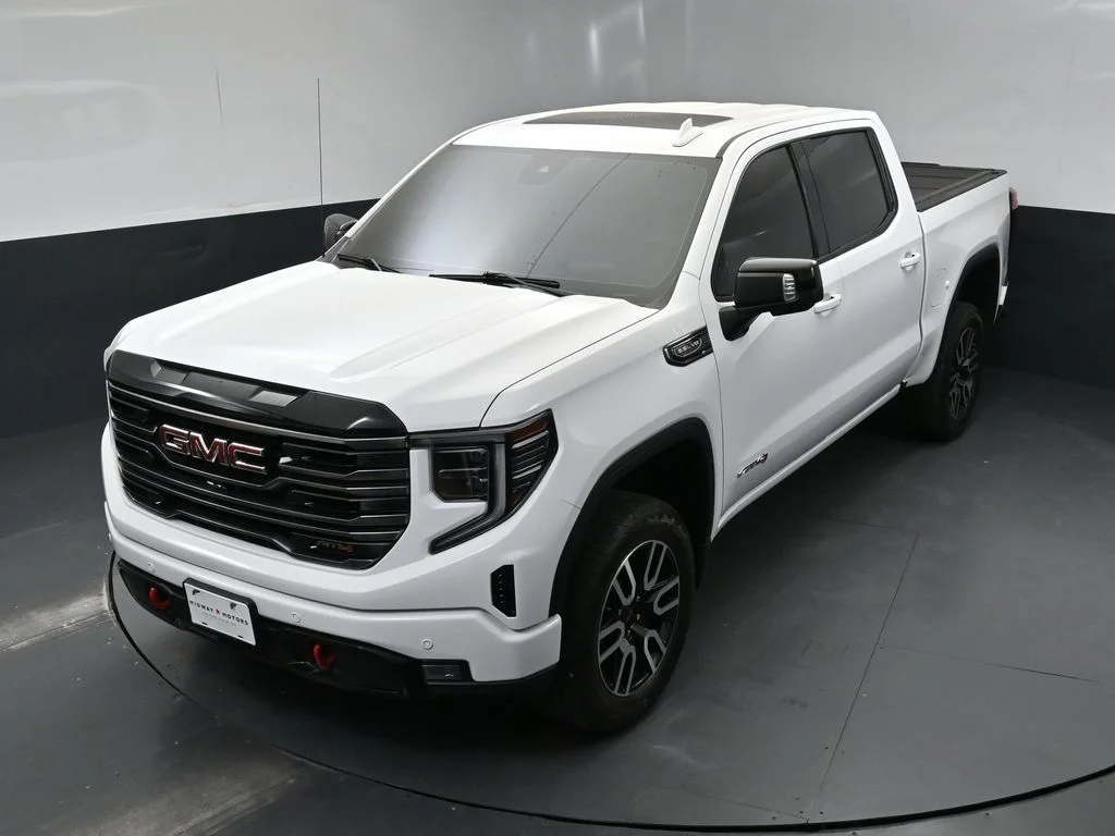 Used 2025 White GMC AT4 image 39