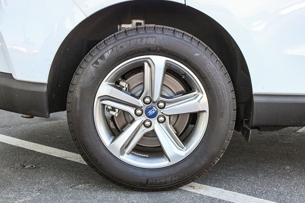 Used 2022 White Ford SEL image 11