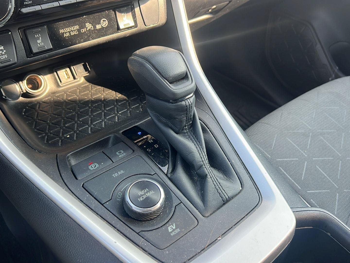 Used 2022 Midnight Black Metallic Toyota Hybrid XLE image 13