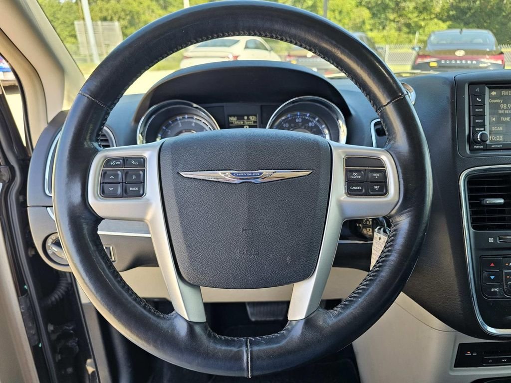 Used 2015 Black Chrysler Touring-L image 24