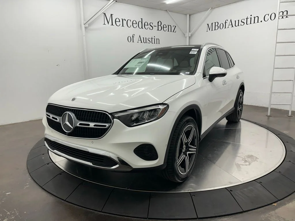 New 2027 White Mercedes-Benz GLC 300 image 3