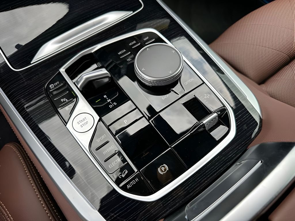 New 2026 Black Sapphire Metallic BMW xDrive50e image 19