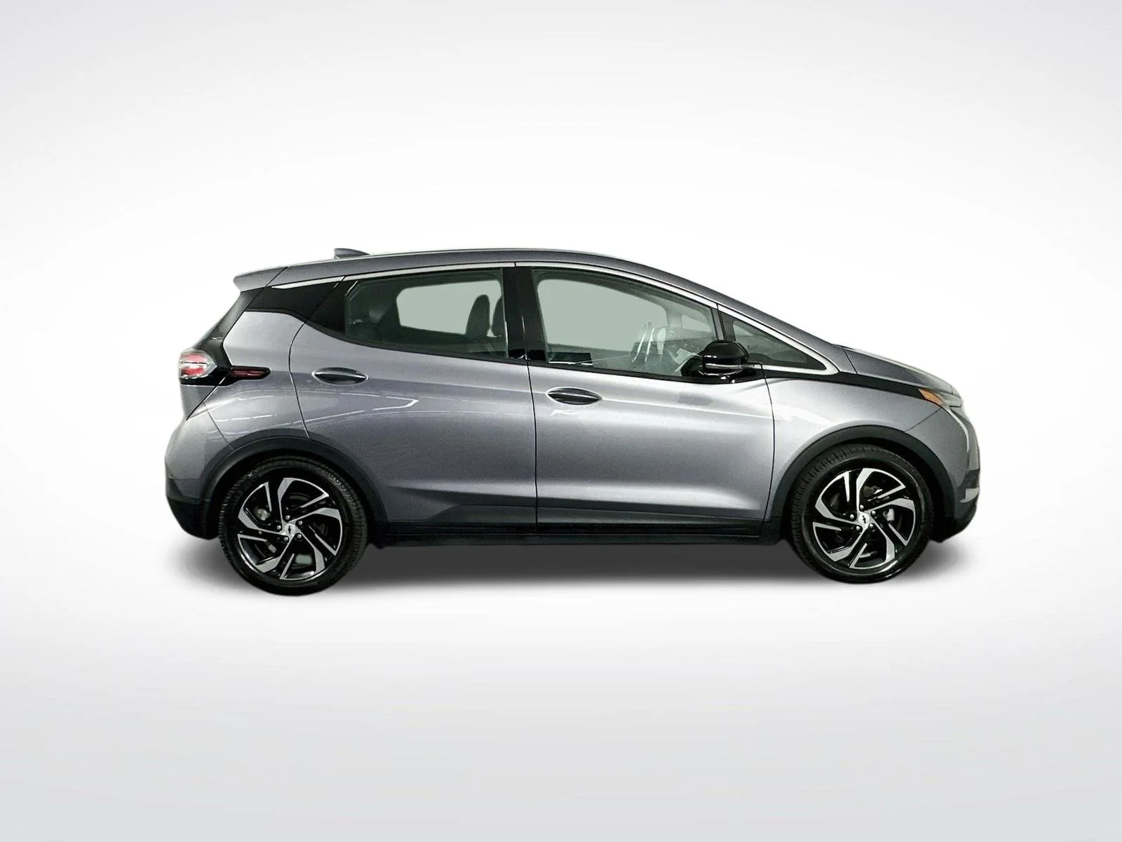 Used 2023 Gray Ghost Metallic Chevrolet 2LT image 9