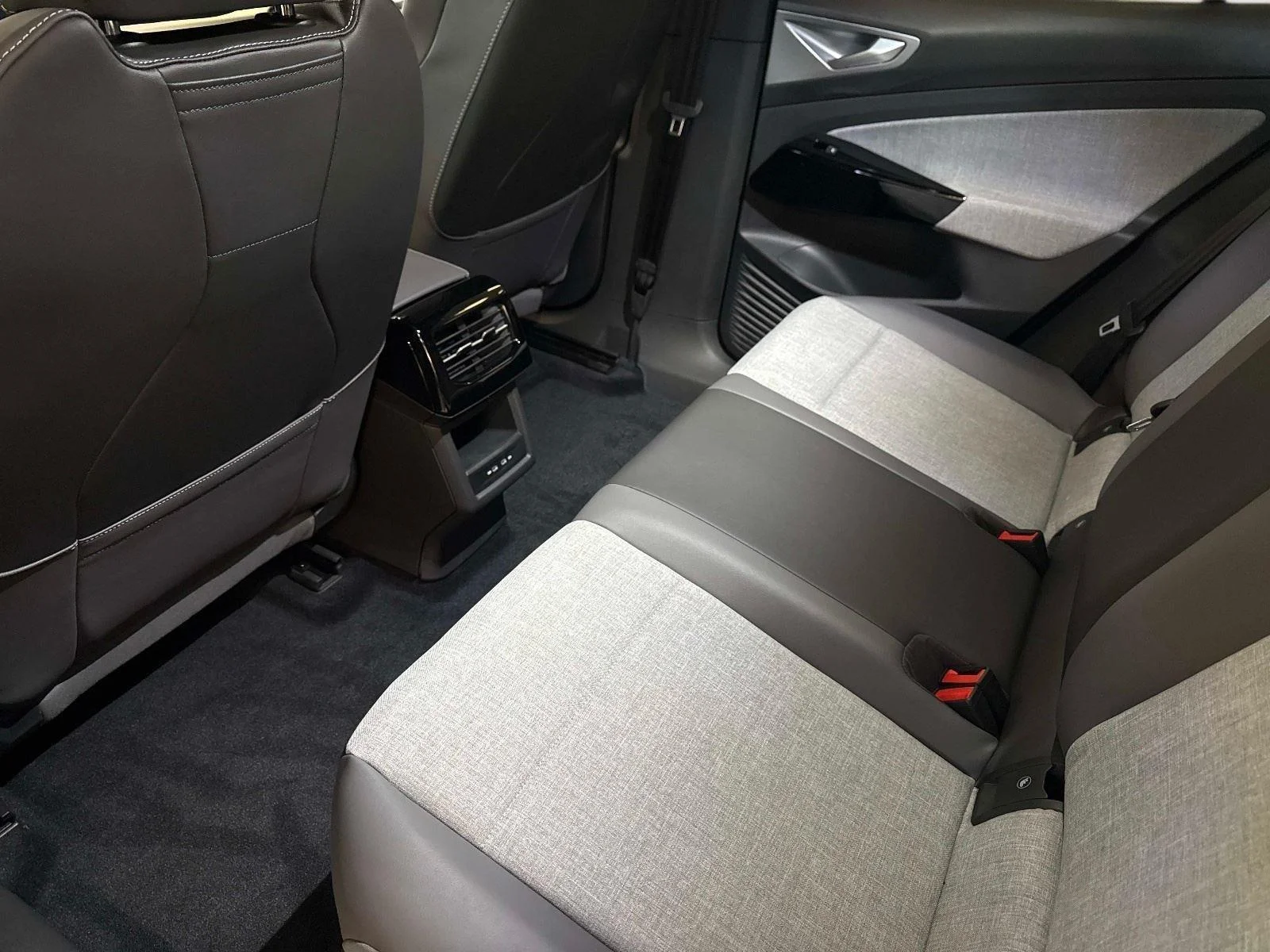 2025 Volkswagen ID.4 PRO - Photo 14