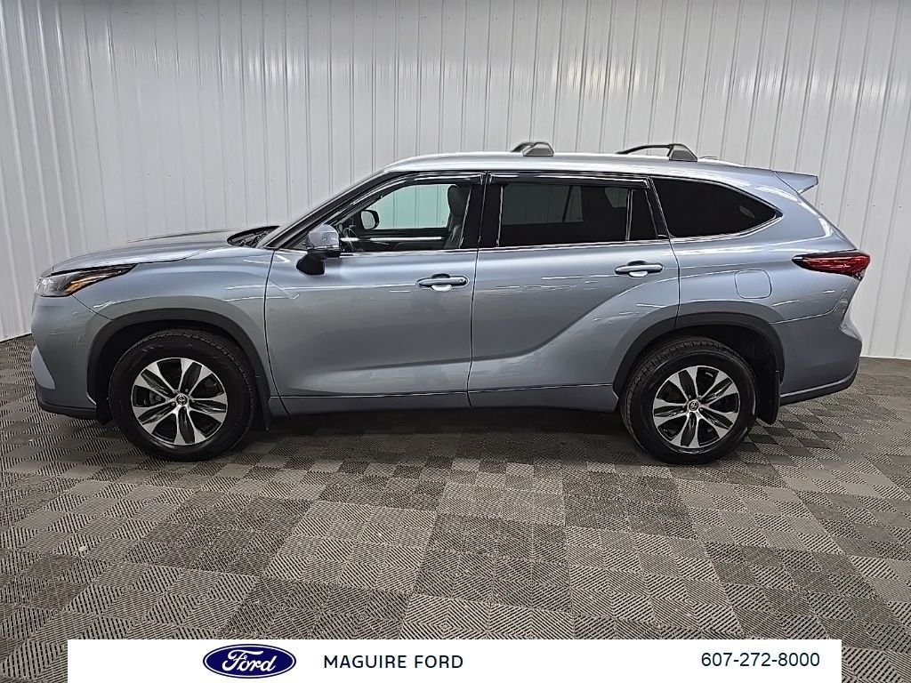 Used 2022 Moon Dust Toyota XLE image 6