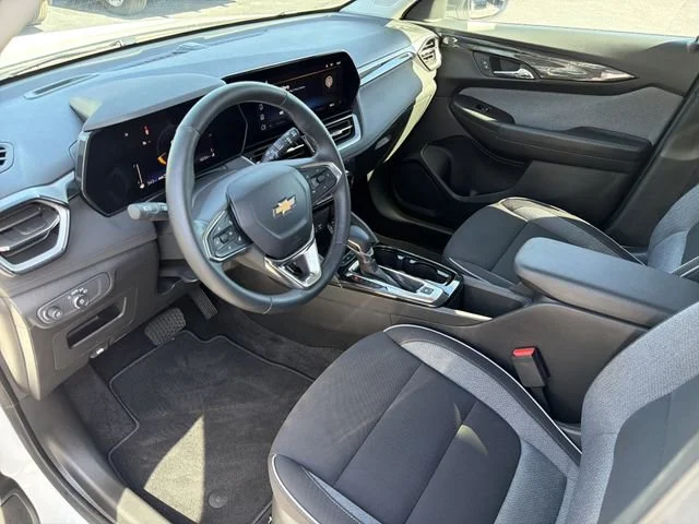 Used 2024 Summit White Chevrolet LT image 19