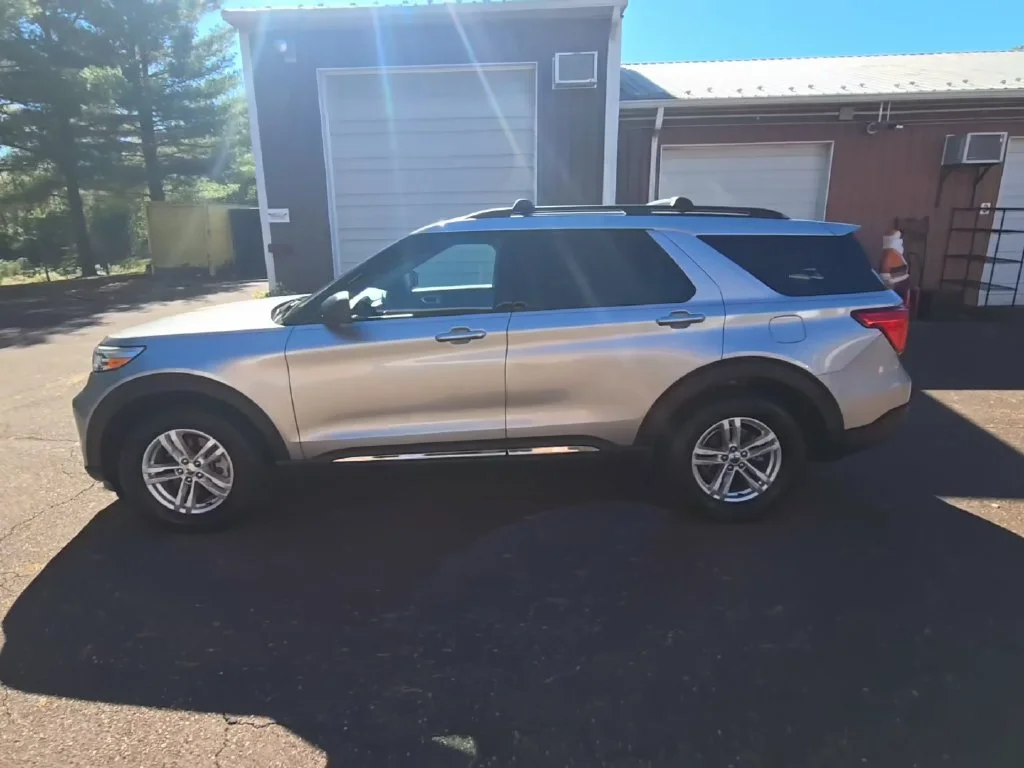 Used 2021 Silver Ford XLT image 9