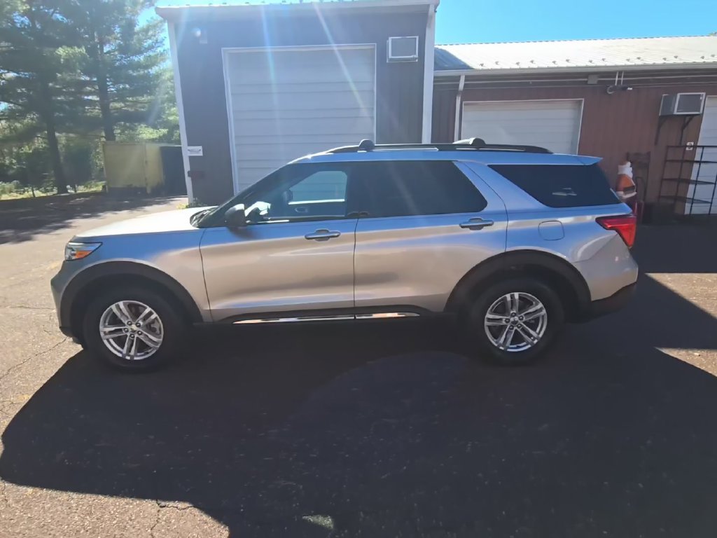 Used 2021 Silver Ford XLT image 9