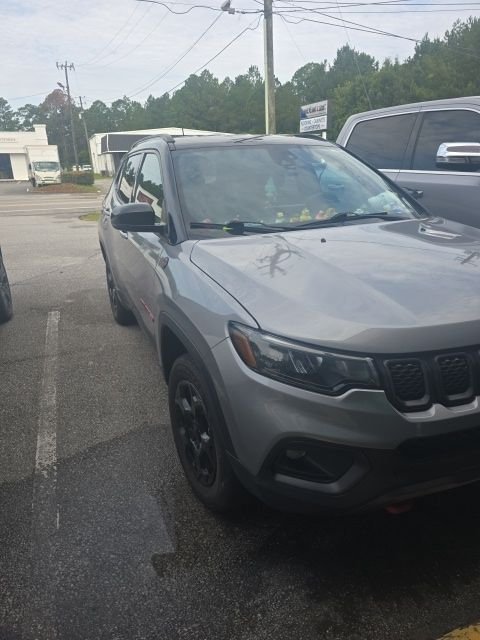 Used 2023 Silver Jeep Trailhawk image 3