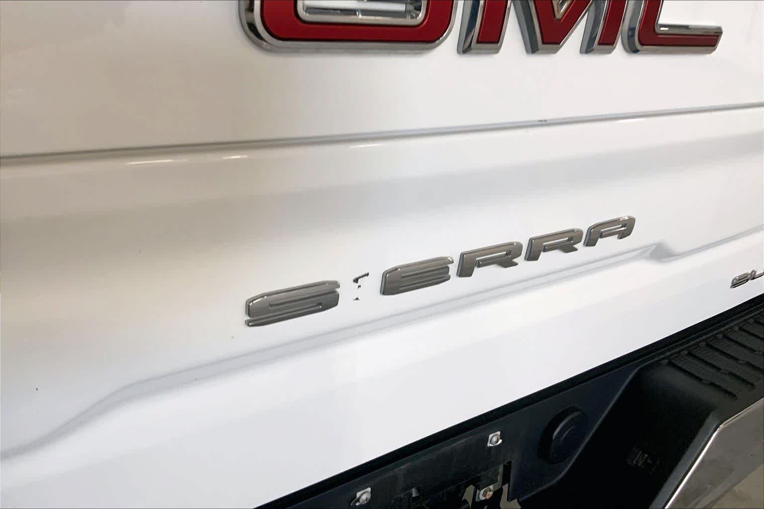 Used 2021 Summit White GMC SLE image 30