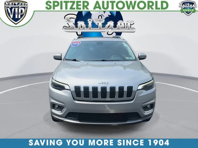Used 2019 Silver Jeep Limited image 3