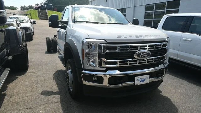 New 2026 Oxford White Ford F-450® XL image 2
