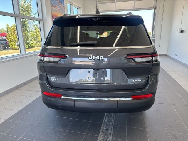 Used 2025 Metallic Jeep Limited image 4