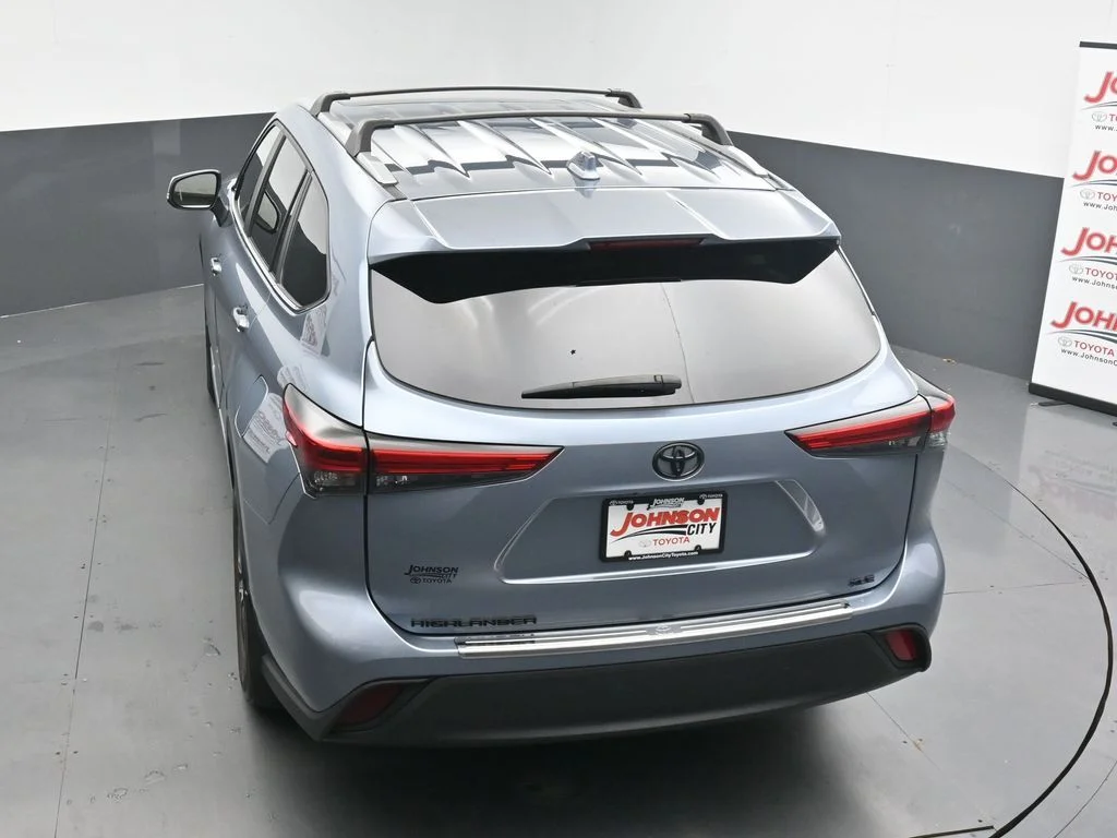 Used 2023  Toyota XLE image 33