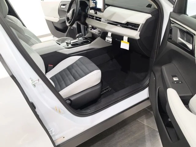New 2026 White Mitsubishi SE S-AWC image 17