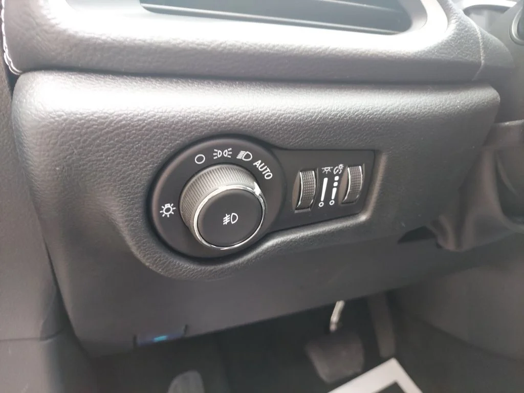 2026 Chrysler Pacifica Select - Photo 19