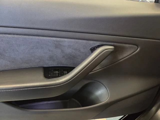 Used 2018  Tesla Long Range image 26