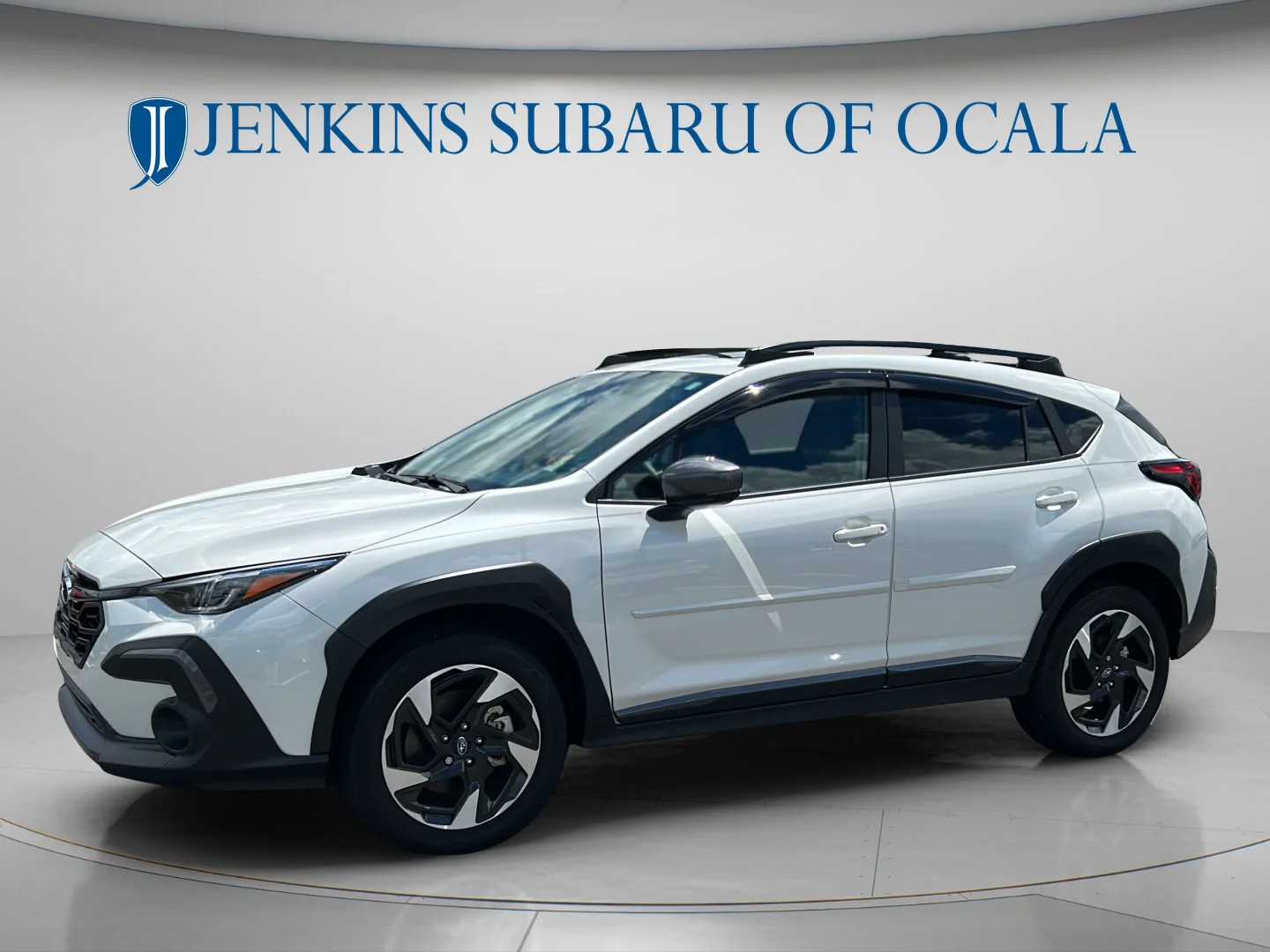 Used 2025 Crystal White Pearl Subaru Limited image 7
